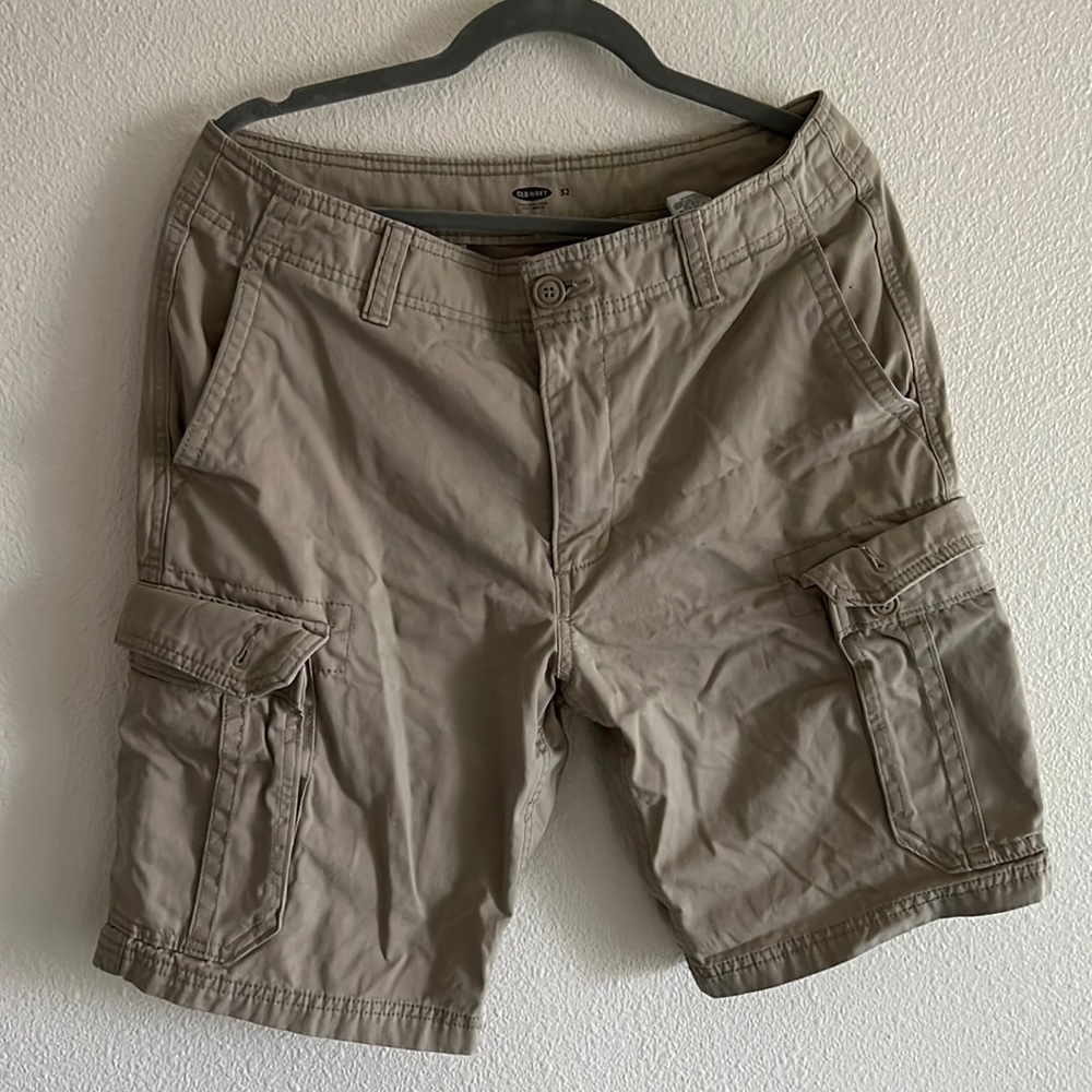 Old Navy Mens shorts beige